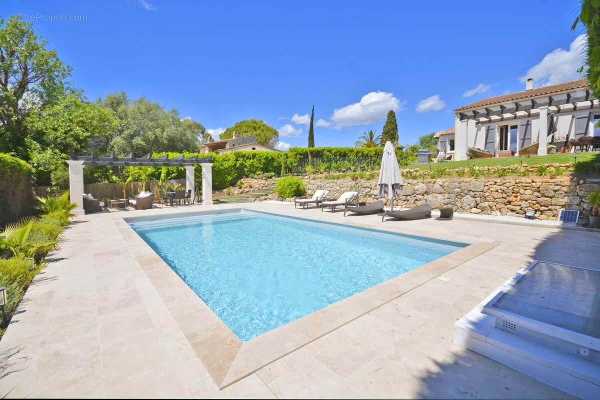 Maison à VALBONNE