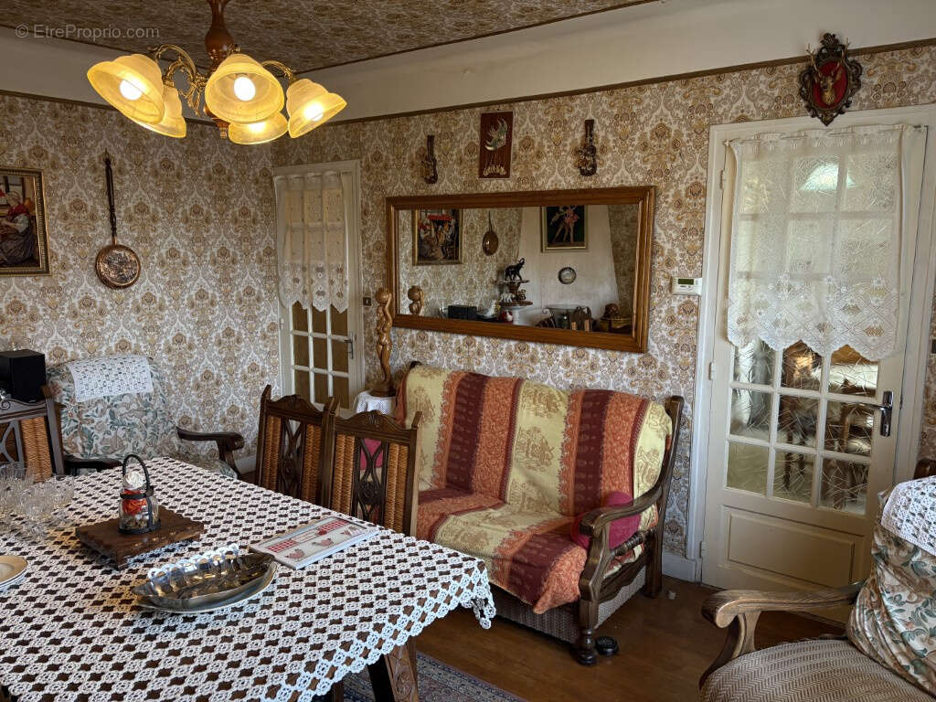 Maison à ARNAC-POMPADOUR