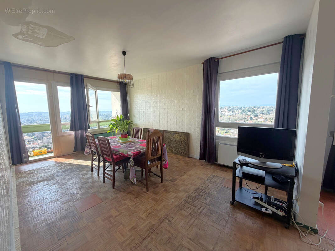 Appartement à OULLINS