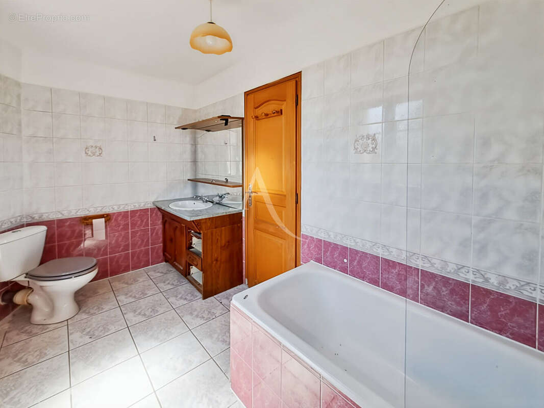 Maison de Ville 3 pièces, 2 chambres, cour privative, hyper centre d'ETRECHY - photo 8
