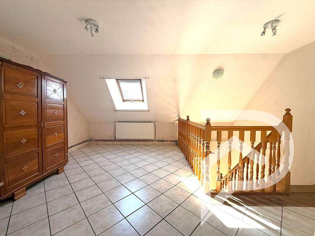 Maison à ESTREES-SAINT-DENIS