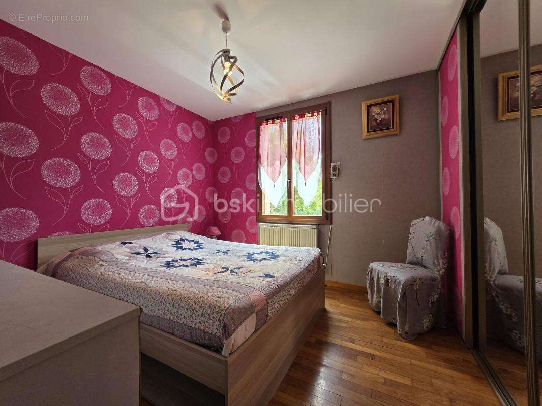 Maison à SAINTE-COLOMBE-EN-BRUILHOIS