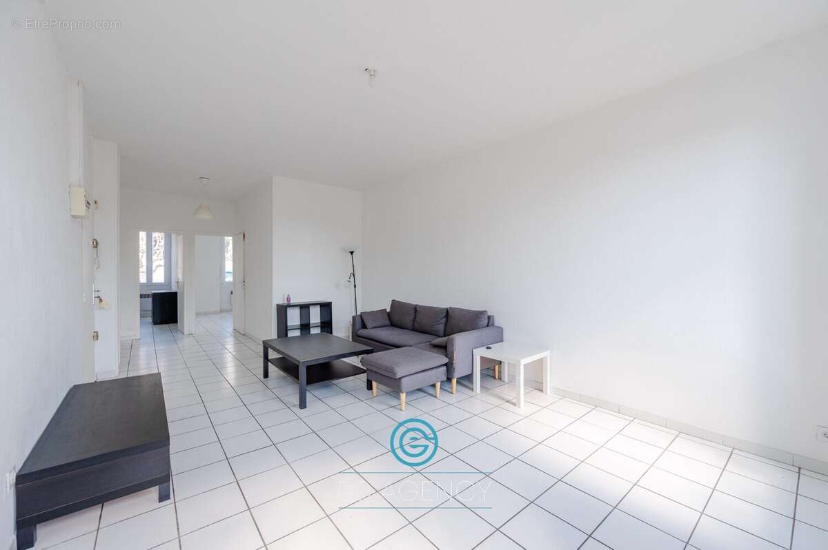 Appartement à MARSEILLE-4E