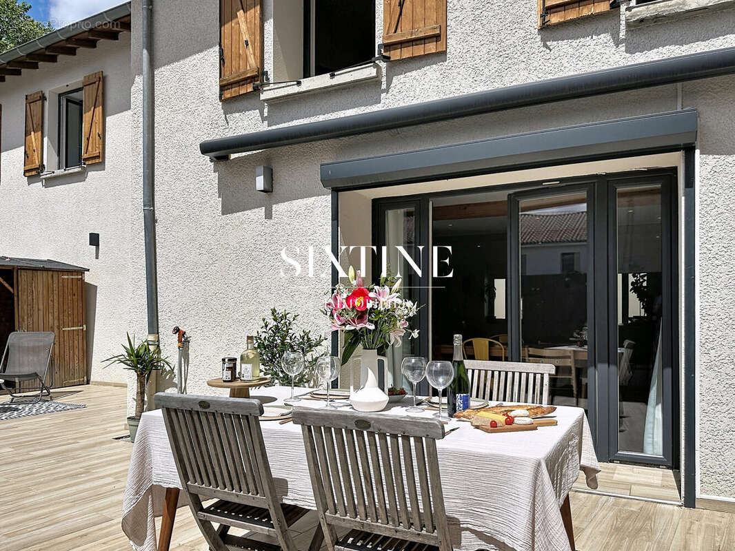 Maison 166 m² à Rillieux-La-Pape  - photo 2