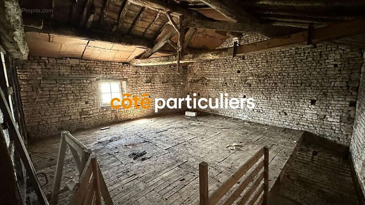 Maison à MOUZEUIL-SAINT-MARTIN