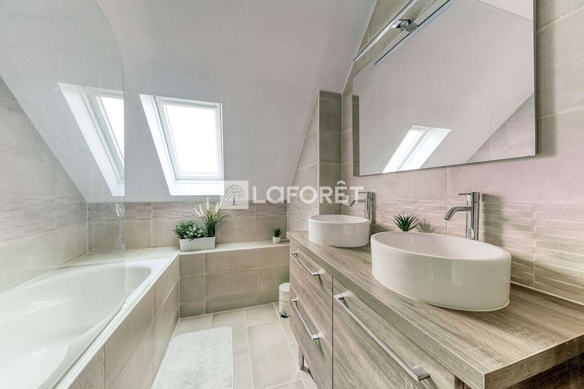 Appartement à EMERAINVILLE