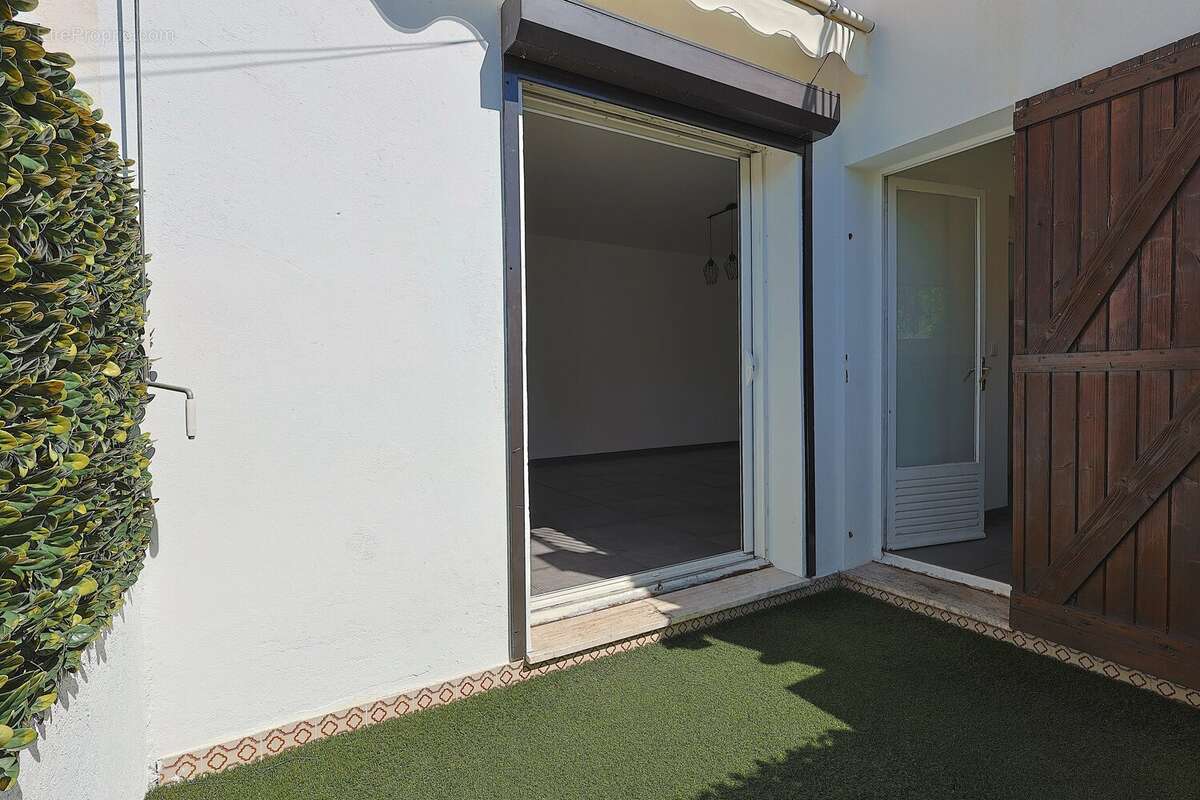 Appartement à VALLAURIS