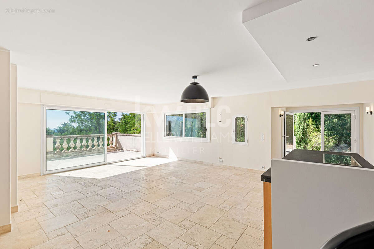 Appartement 157 m² à Grasse  - photo 2