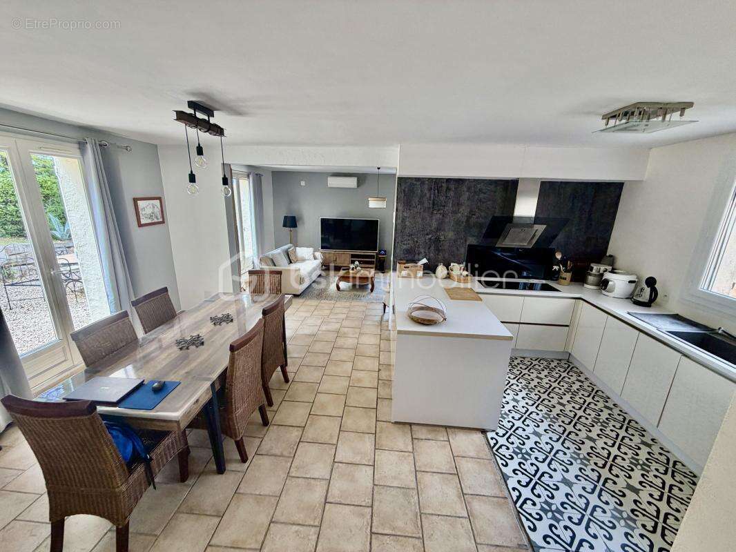 Maison de caractère + appartement indépendant rentable – saint-julien-les-rosiers - photo 3