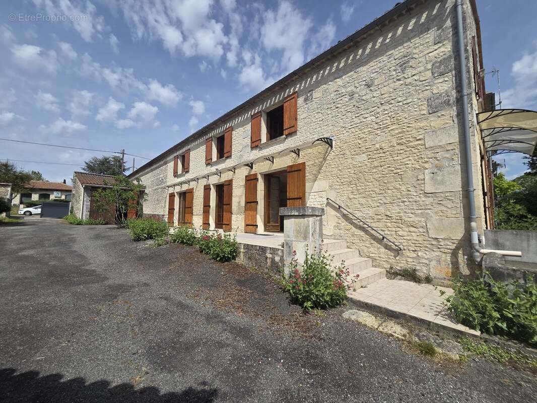 Maison à HIERSAC
