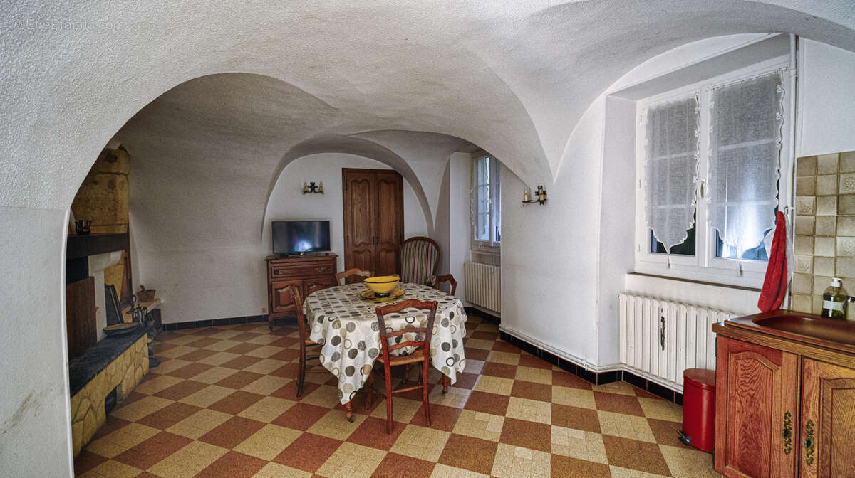 Maison à LA COUCOURDE