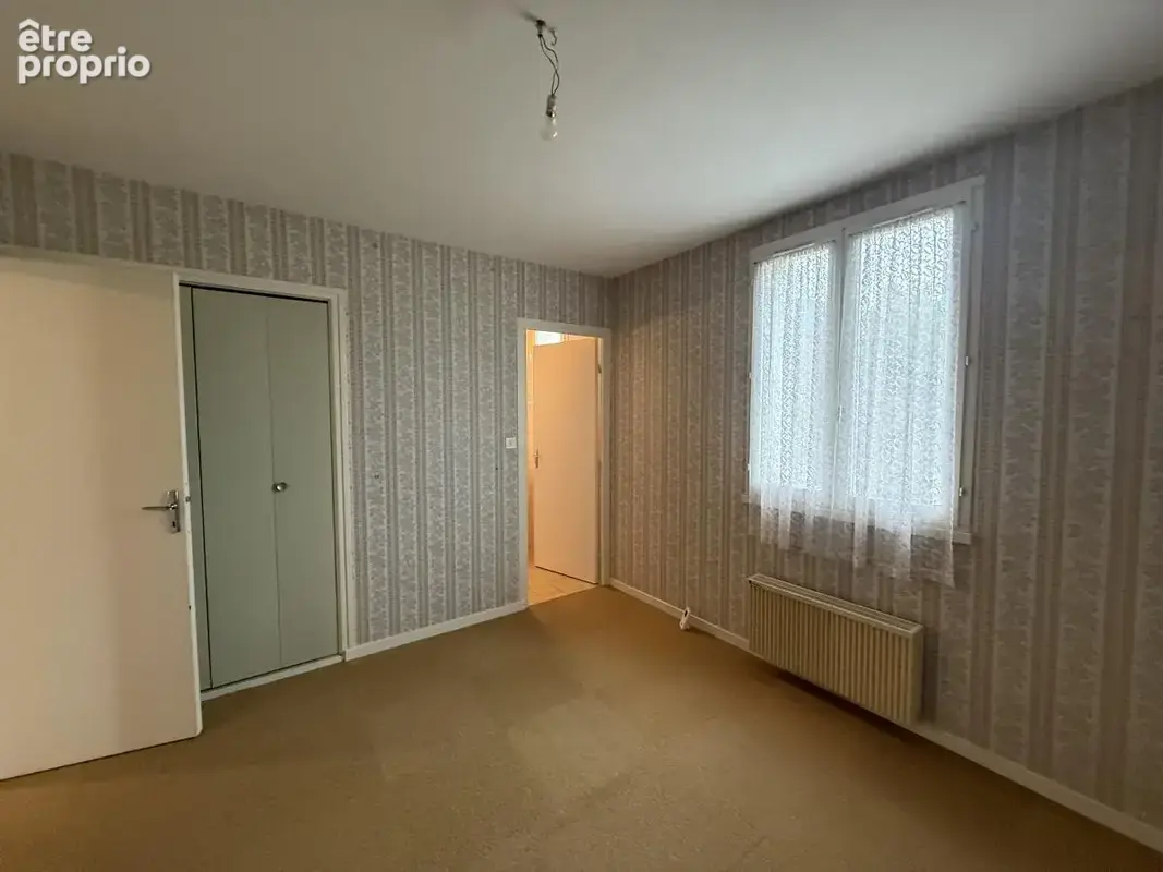 Maison 310 m² à Saint-Laurent-Du-Pape  - photo 8