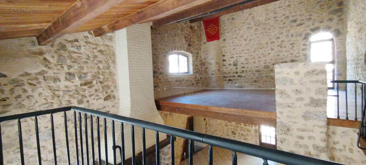 Superbe maison de caractère en pierre , avec cour privée - photo 9