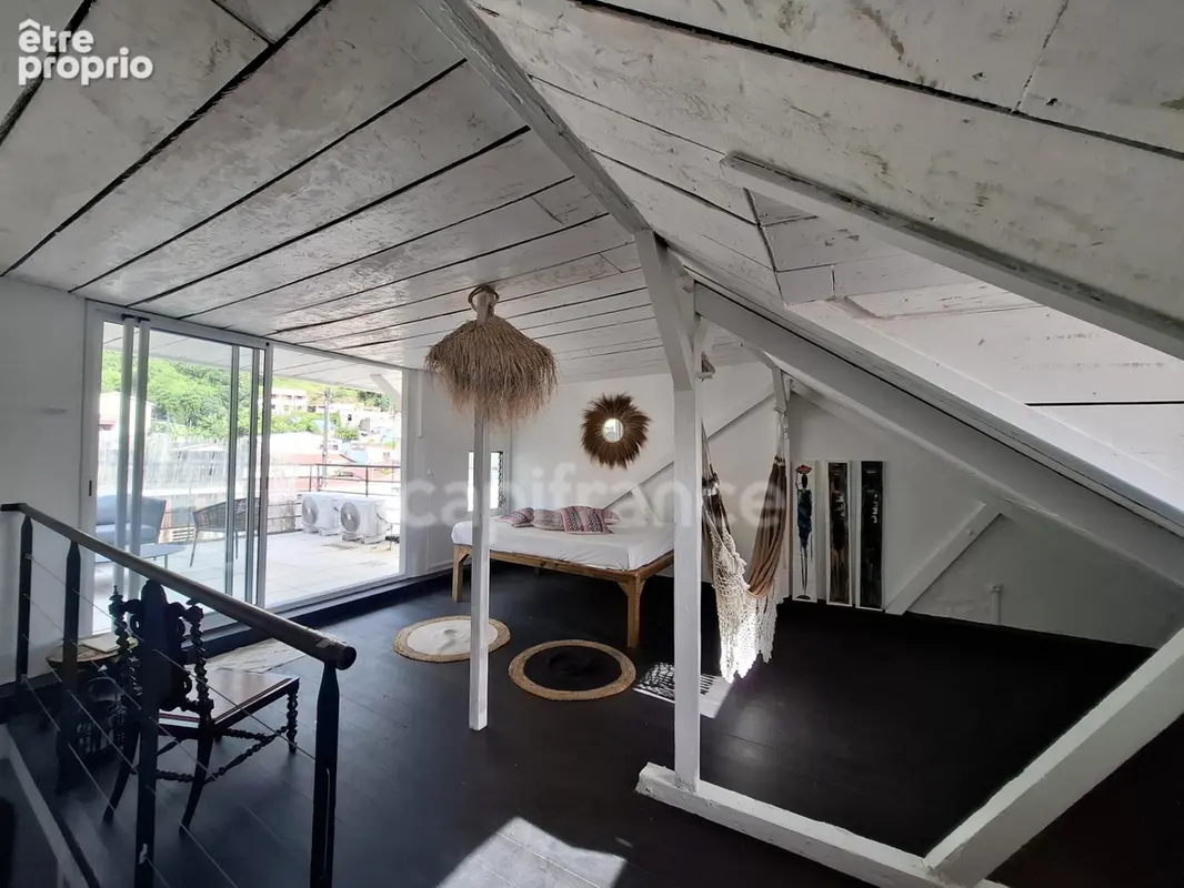 A vendre - Maison de Bourg Atypique et Rénovée – Vue Mer et Montagne – Saint-Pierre (972) - photo 17