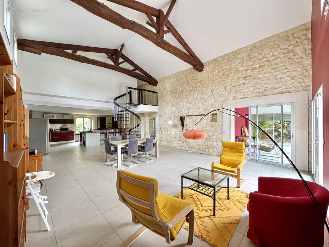 Maison à FARGUES-SAINT-HILAIRE