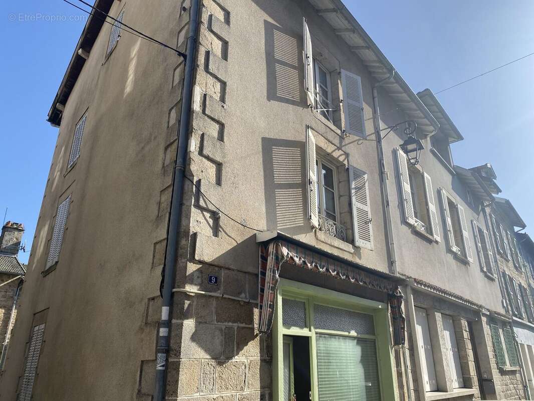 Maison à EYMOUTIERS