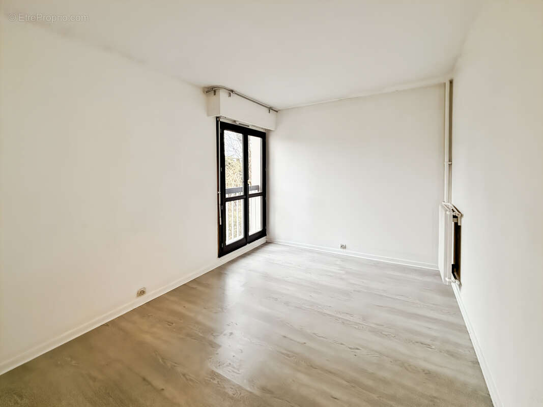 Appartement à LES CLAYES-SOUS-BOIS