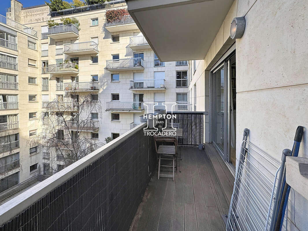 Appartement à PARIS-16E