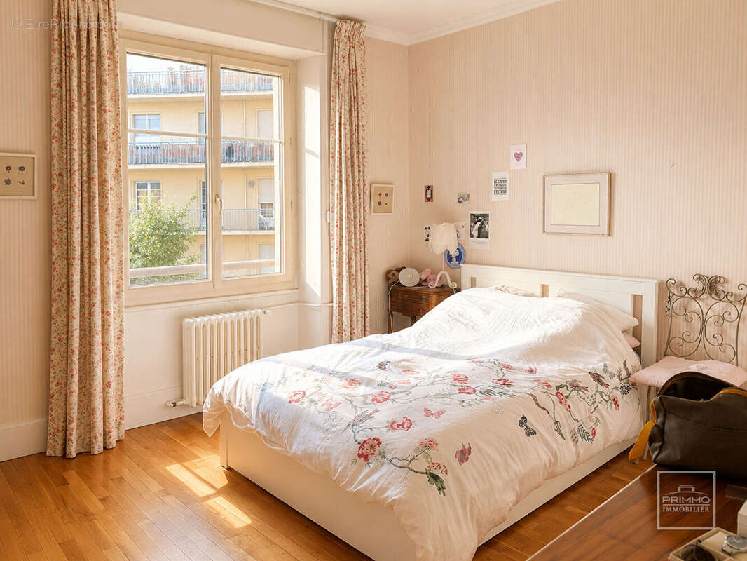 Lyon 7, jean mace, appartement t3, 81 m², cave - photo 3