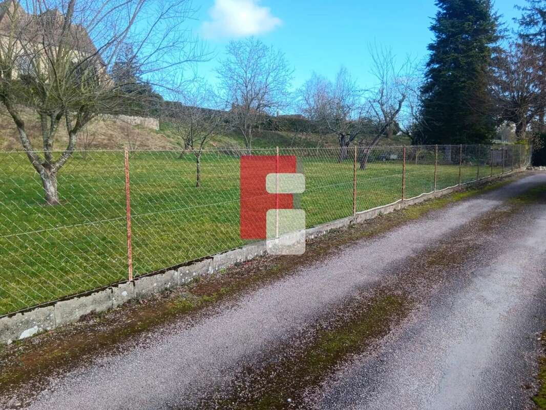 Terrain à MONTIERAMEY