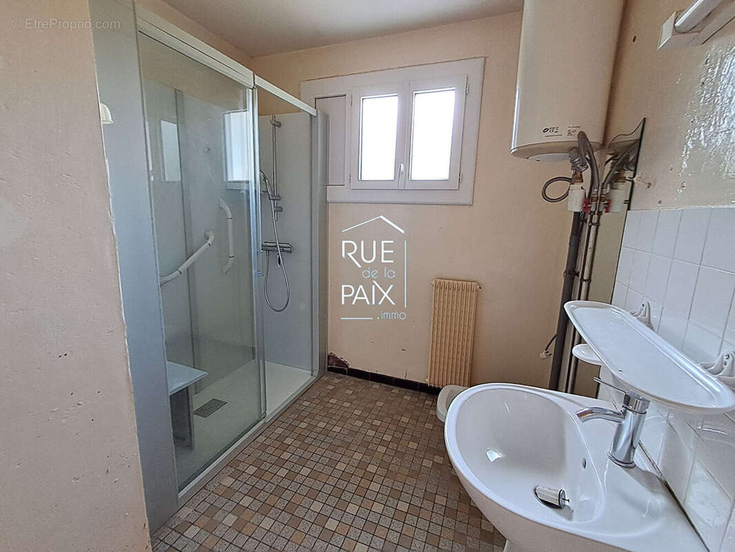 Maison de plain pied 4 chambres Serigny + Jardin de plus de 1600 m² - photo 9