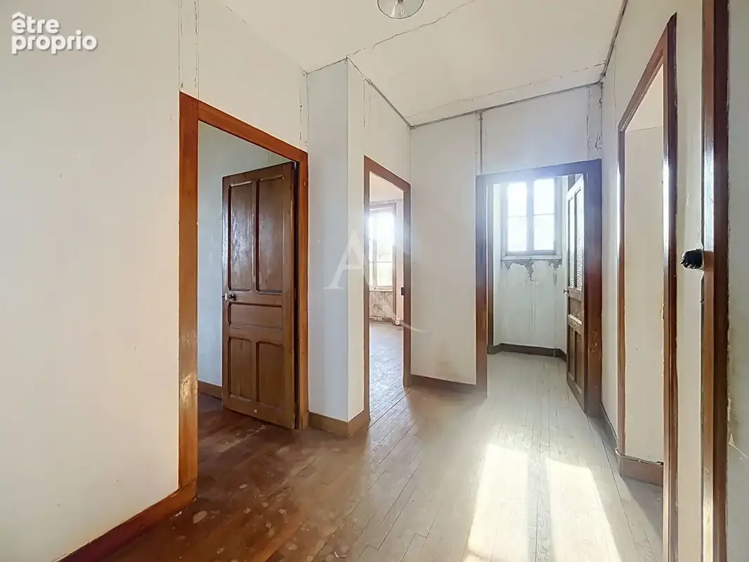 Propriété de caractère avec dépendance et 2,5 hectares ? Un beau potentiel à révéler ! - photo 11