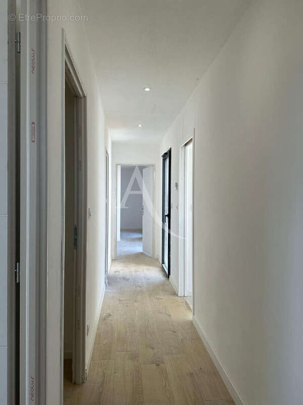 Maison à NIEUL-LE-VIROUIL