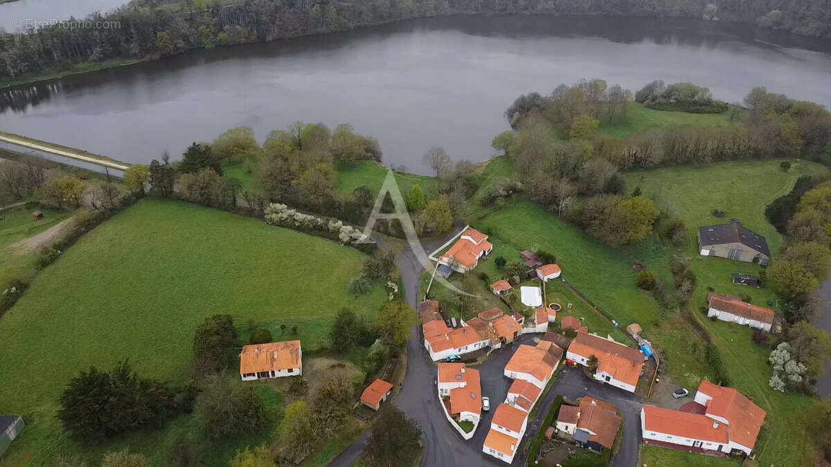 Maison à SAINT-JULIEN-DES-LANDES