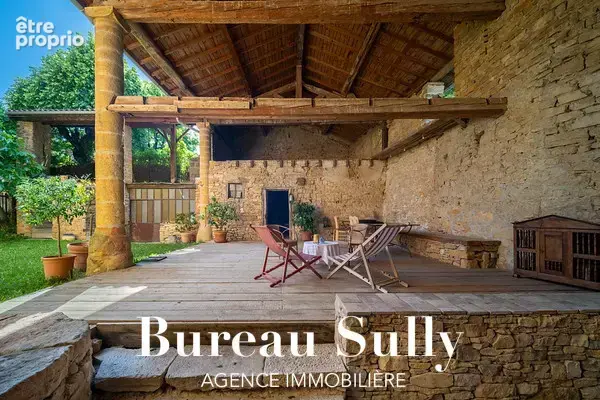 POLEYMIEUX-AU-MONT D'OR - Belle maison de caractère en pierres dorées T4 de 200m2 avec nombreuses dépendances - photo 13