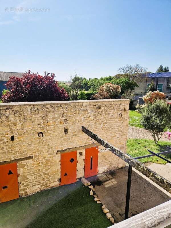 Grande maison en pierres apparentes  6 chambres  220 m² habitables  Terrain de 1060 m² - photo 3