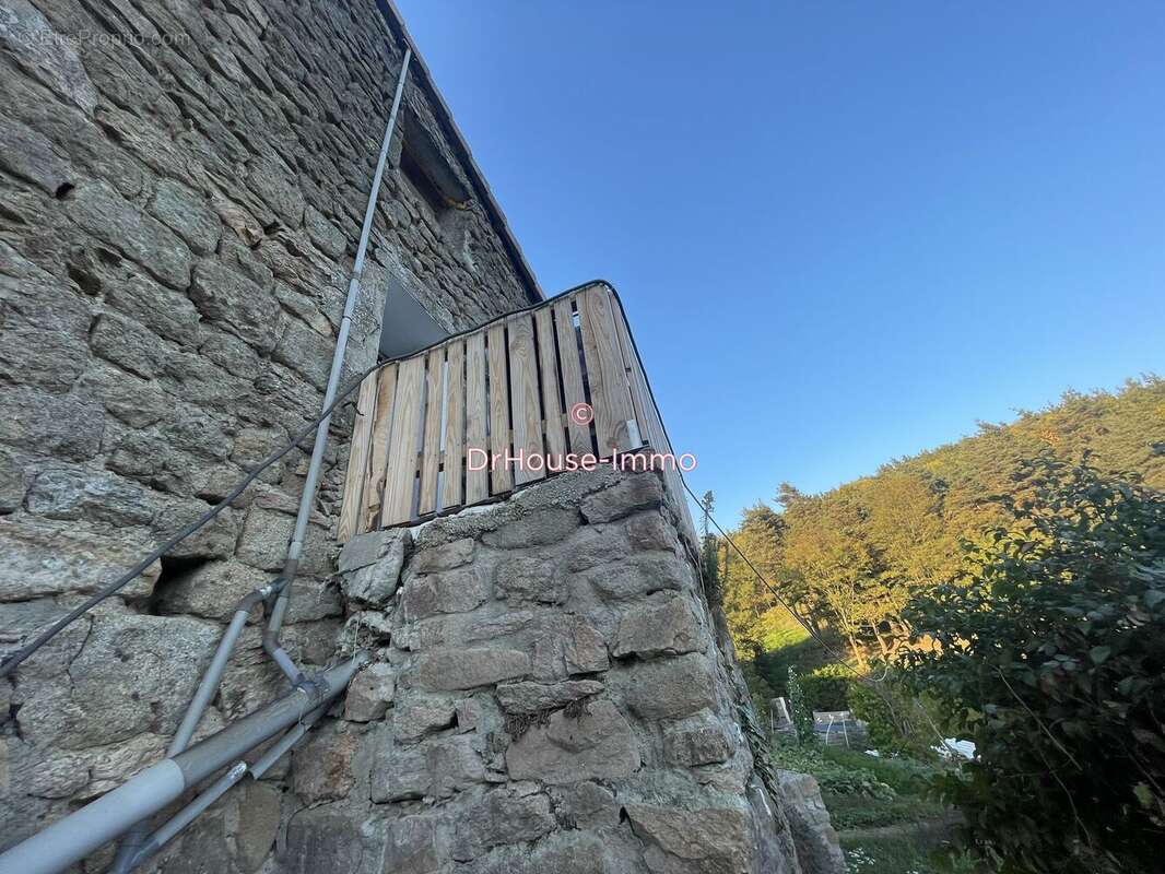 Maison à SAINT-APOLLINAIRE-DE-RIAS