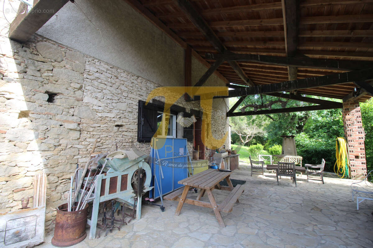 Grande maison en pierre avec piscine , intégrant un gîte 4 places - Par arboré de 2 hectares. - photo 7