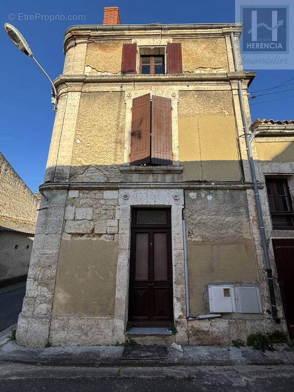 Maison à RUELLE-SUR-TOUVRE