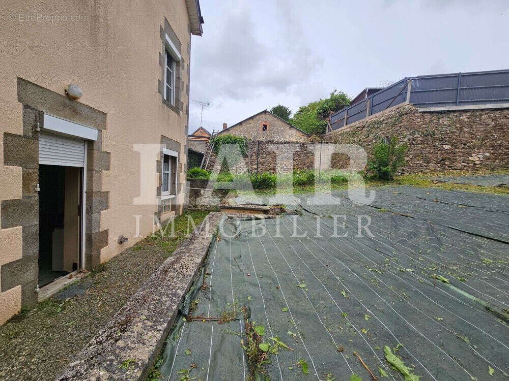 Maison à VILLAINES-LA-JUHEL