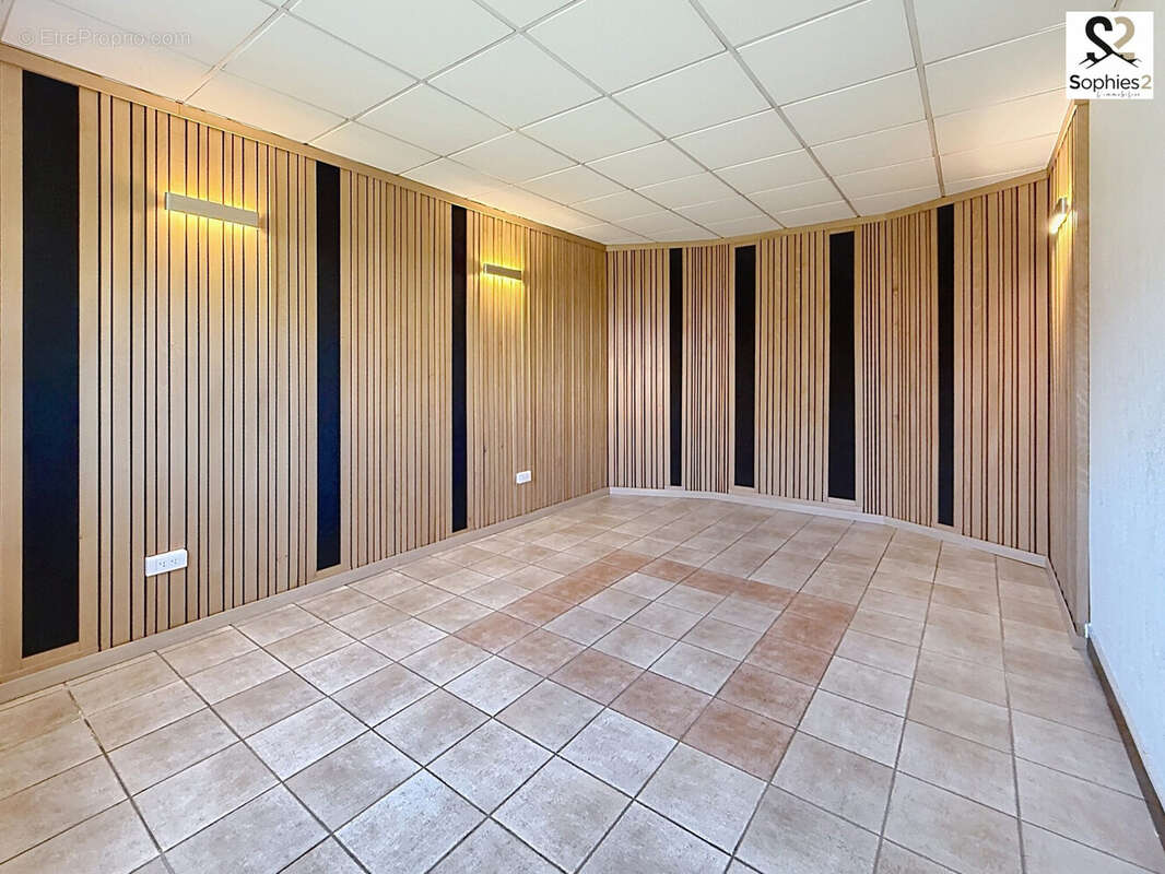 Commerce 285 m² à Claix  - photo 3