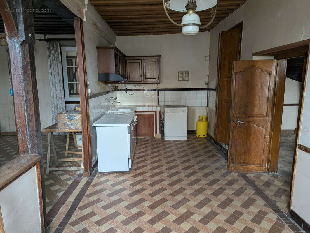 Grande maison de bourg à rénover ! - photo 6