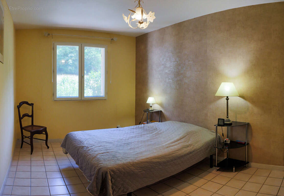 Maison familiale de 182 m² avec piscine et espaces indépendants à Roquefort-sur-Garonne - photo 8