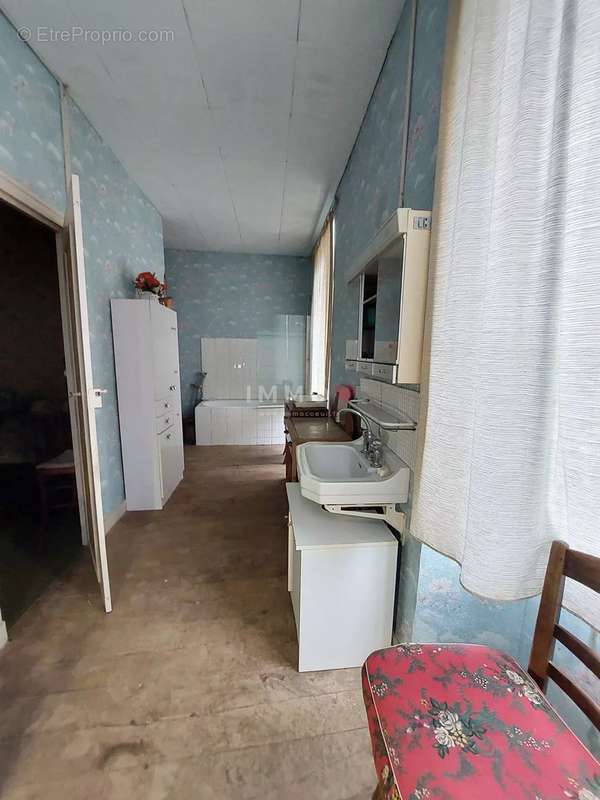 Maison à SAINTE-NEOMAYE