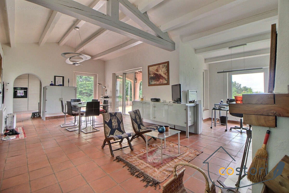 Maison 220 m² à Trans-En-Provence  - photo 9