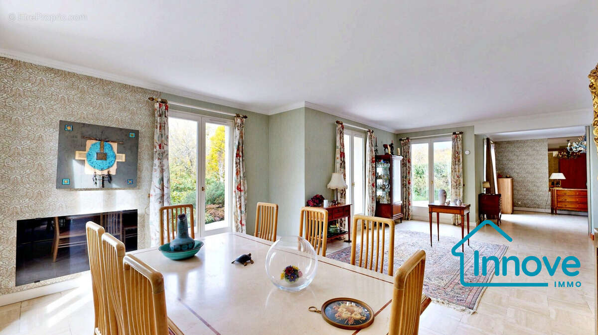 Maison 230 m² à Saint-Nom-La-Breteche  - photo 7