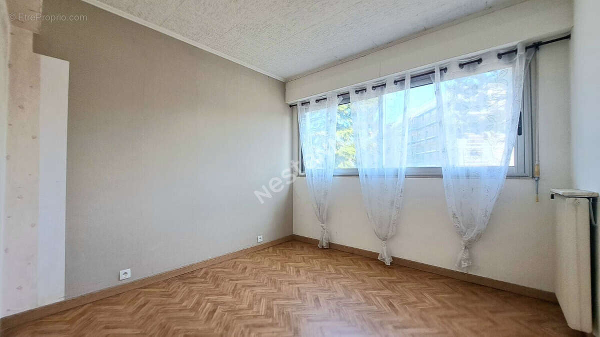 Appartement à EZANVILLE