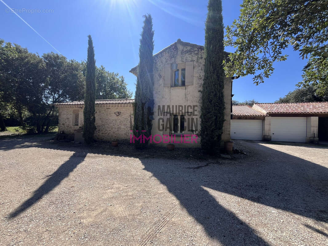 Maison à PERNES-LES-FONTAINES