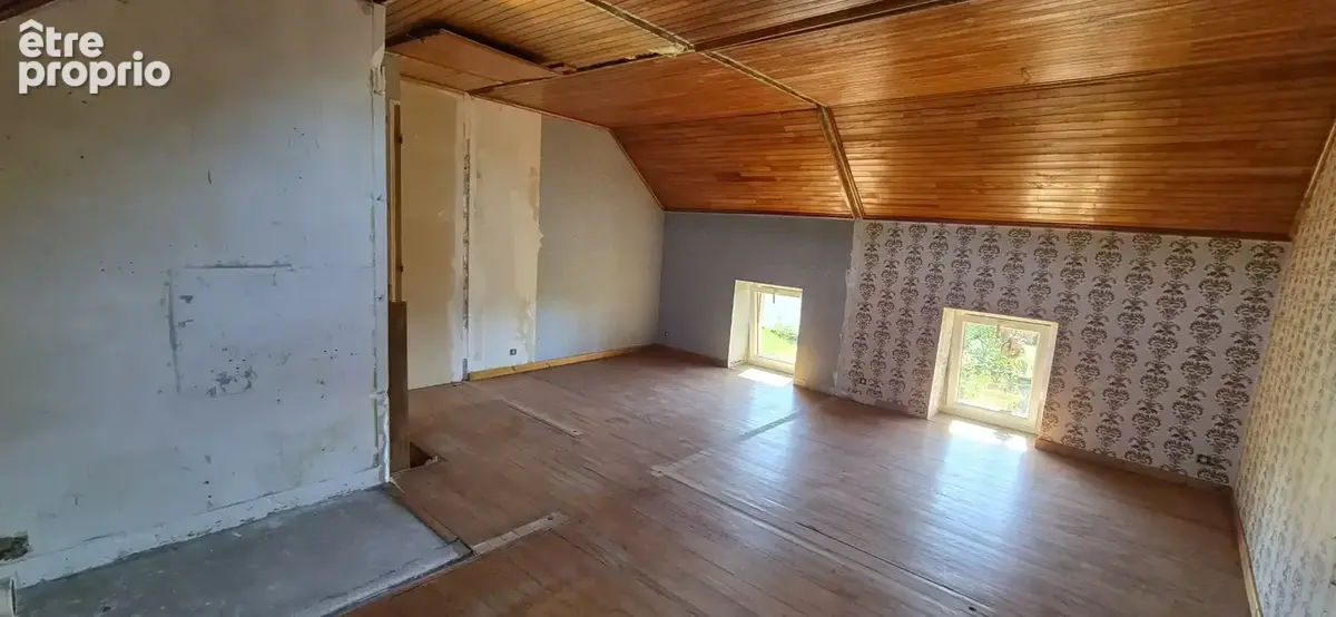 Maison de village en pierre, avec cour et stationnement. - photo 8