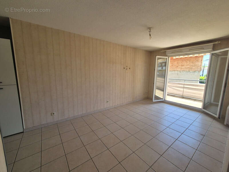SOUS OFFRE D'ACHAT APPARTEMENT T2 SAINT-MARTIN-D'HÈRES  Vente 2 Pièces avec Terrasse Plein Sud & Cave  Proche Campus Universitai - photo 2