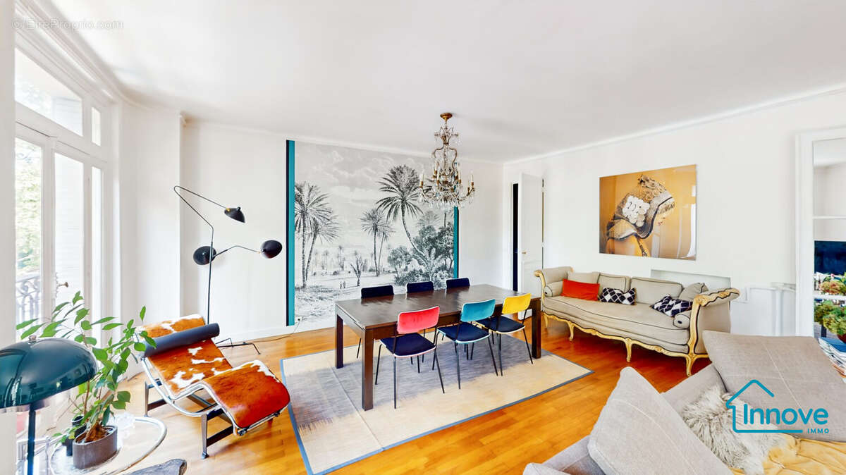 Appartement à PARIS-16E