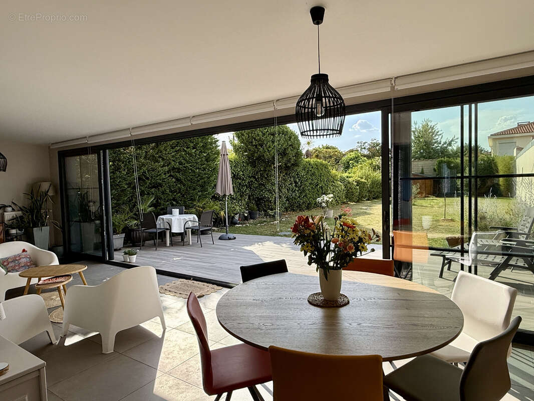 Albi Maladrerie - Superbe maison de ville entièrement rénovée - 160 m2 habitables. - photo 2