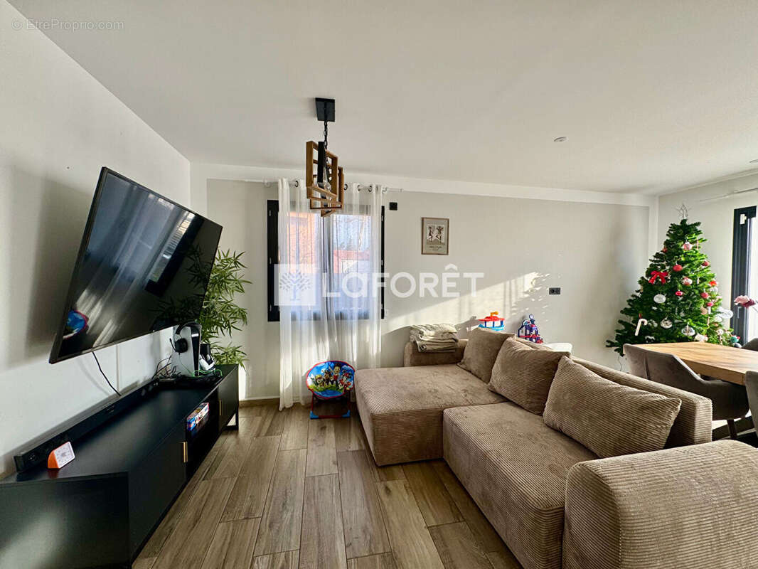 Maison à PEZILLA-LA-RIVIERE