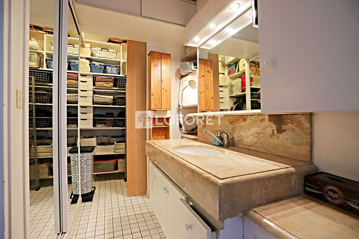 Appartement à PARIS-14E