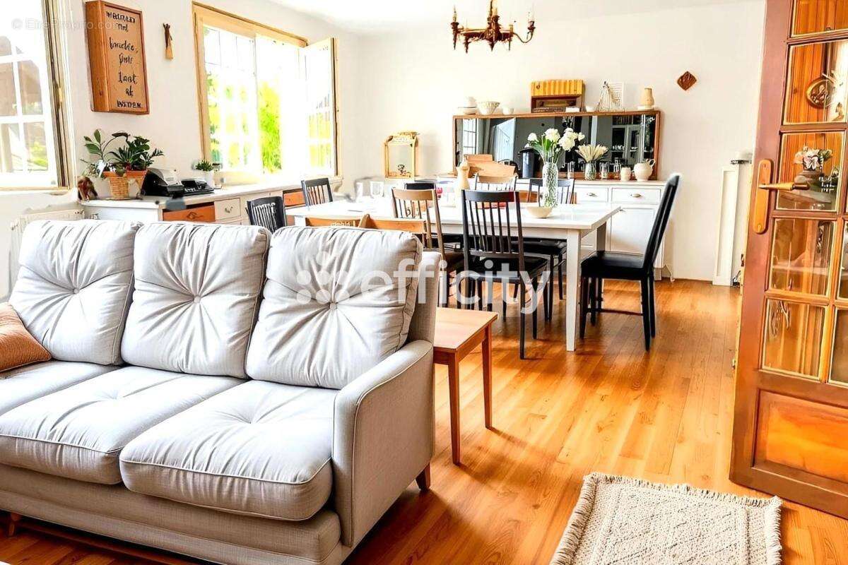 Maison à SAINTE-GENEVIEVE