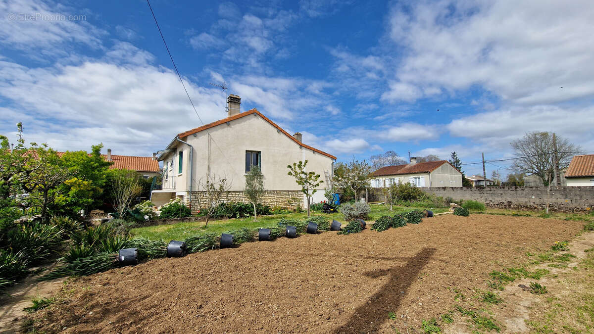 Maison à SAINT-SAUVANT